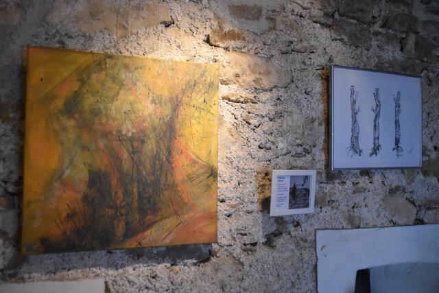 Ausstellungseröffnung im Scheibbser Pulverturm: Der Kulturförderverein "Die KunstStifter" feiert seine Wiederauferstehung. | Foto: Roland Mayr