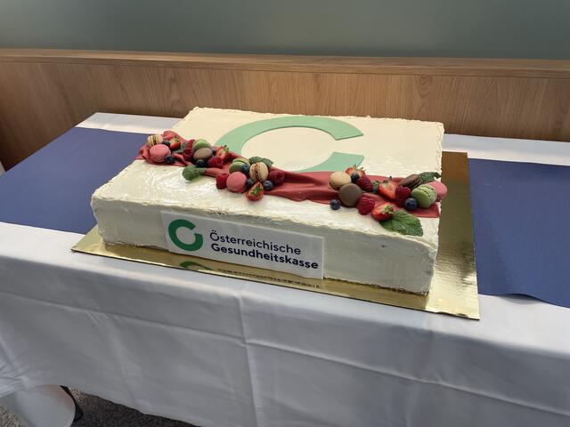 Zur Eröffnung im Vio Plaza gab es auch eine Geburtstagstorte. | Foto: Pufler