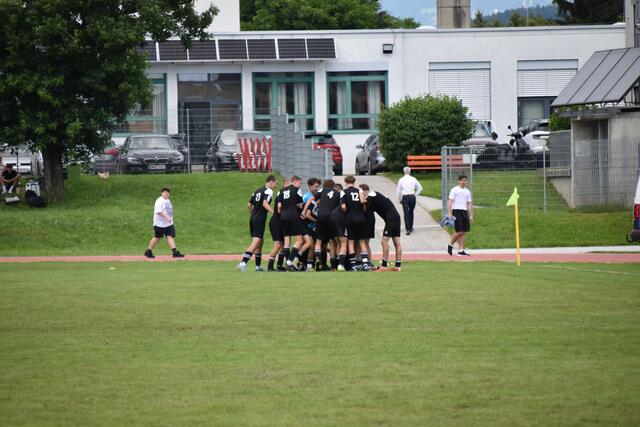Nach dem erlösenden 0:2 gab es eine "Jubeltraube" bei den Linzern. | Foto: Michael Strini
