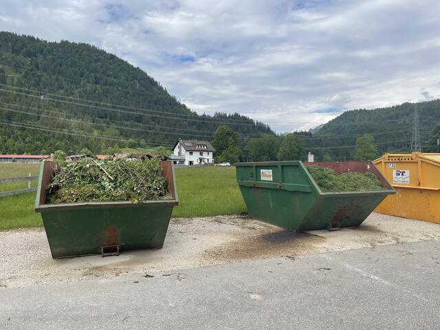 Die Container für Grünschnitt werden sehr gerne angenommen.