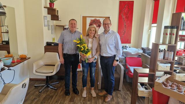 Vizebürgermeister Andreas Kager, Margit Ölzant und Bürgermeister Thomas Heissenberger. | Foto: Ölzant