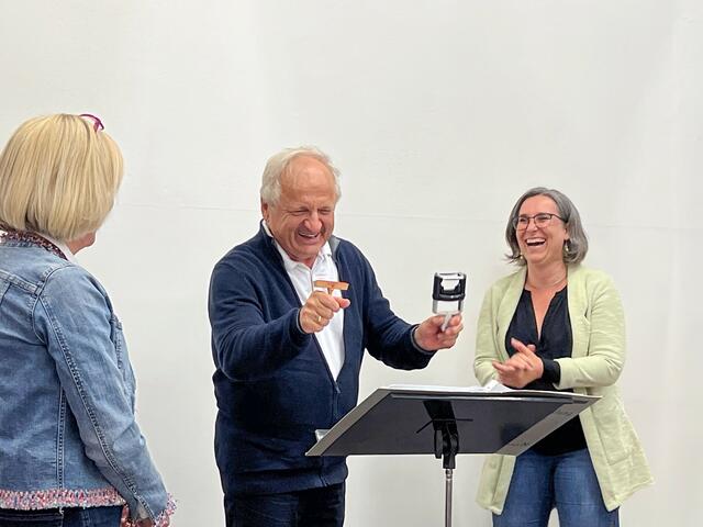 Übergabe der Insignien des Orchesters | Foto: SOL