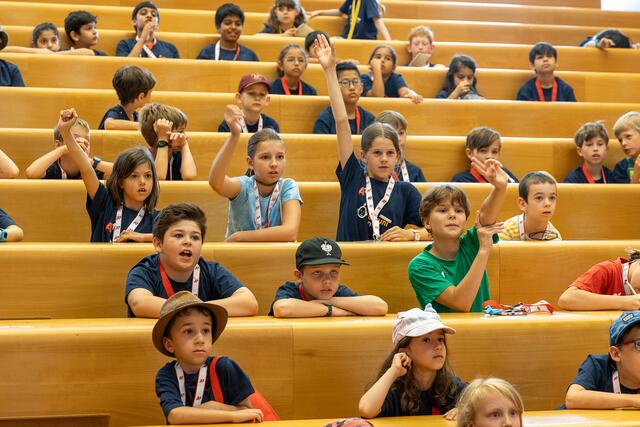Kinder zwischen sieben und zwölf Jahren können sich ab sofort online registrieren. Ab 10. Juni können sie dann ihre Lehrveranstaltungen buchen.  | Foto: Kinderbüro Universität Wien/APA-Fotoservice/Martin Lusser