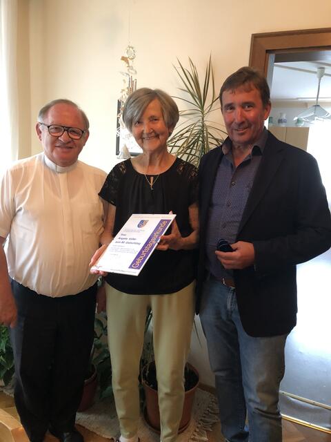 80. Geburtstag: Dechant Karl Schlögl, Angela Köller, Bgm. Franz Wachter | Foto: Gemeinde Deutsch Schützen-Eisenberg