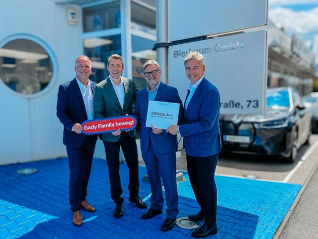 Eigentümer und Geschäftsführer der Gady Family Philipp Gady, Geschäftsführer Eugen Roth, Johannes Bierbaum, Geschäftsführer Werner Walter freuen sich über die erfolgreiche Unternehmensübernahme | Foto: Gady Family