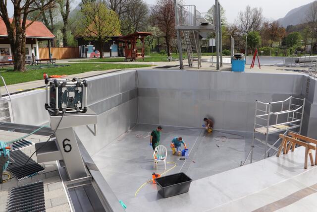 Das Wasser wird im Goiserer Parkbad getauscht, um die Sicherheit der Badegäste zu gewährleisten | Foto: Besendorfer