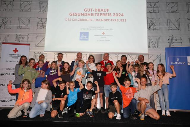 Der mit 300 Euro dotierte Sonderpreis des Landes Salzburg ging an die Volksschule Leogang für ihr Projekt „Mein Körper ist toll – Mein Körper gehört mir.“ | Foto: Stefanie Schenker / Rotes Kreuz Salzburg