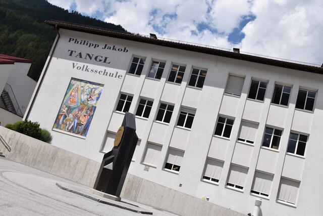 Das Schulgebäude ist grundsätzlich in einem guten Zustand, aber viel zu klein geworden.