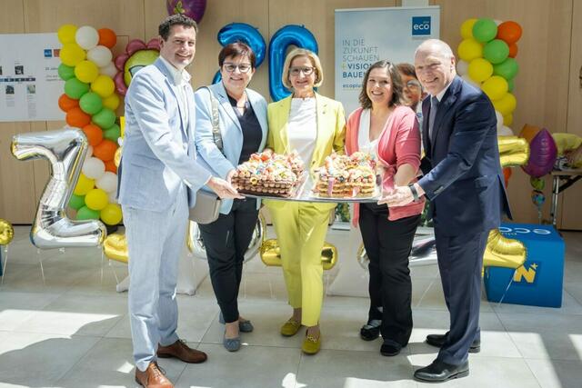 v.l. Bürgermeister David Berl, Marktgemeinde Laxenburg, Bürgermeisterin Michaela Hinterholzer, Präsidentin Hilfswerk NÖ, Landeshauptfrau Johanna Mikl-Leitner, Katja Ury, Leitung IZIBIZI, ecoplus Geschäftsführer Helmut Miernicki  | Foto: Daniel Hinterramskogler