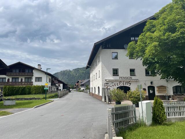Die Straße in Oberpinswang wurde verbreitert und die Leitungen saniert. 