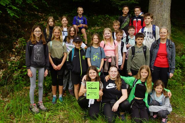 Die "frischgebackenen" WAldmeister der 2. a Klasse der Mittelschule Sarleinsbach.  | Foto: Helmut Eder