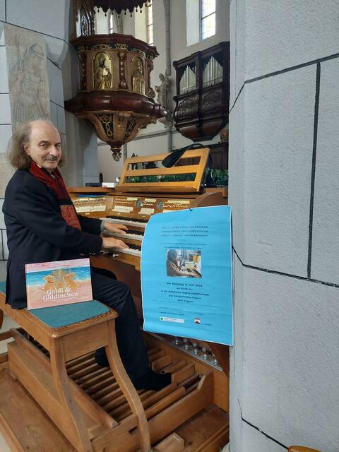 Rainer König-Hollerwöger an der Orgel in der Stiftskirche Eisgarn. | Foto: IPS-Wien