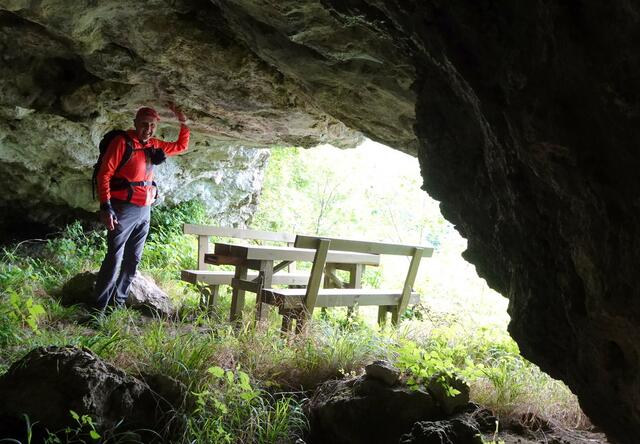 Die Sitzgarnitur in der Riegl-Hohlmauer