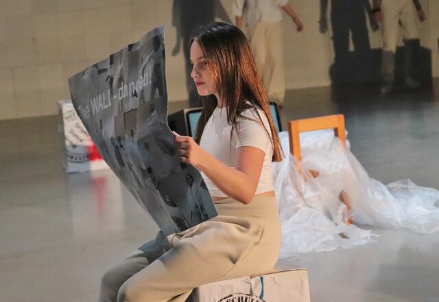 Schülerinnen der MS Laßnitzhöhe performten Sol LeWitt’s Wand im Kunsthaus Graz. | Foto: Edith Ertl