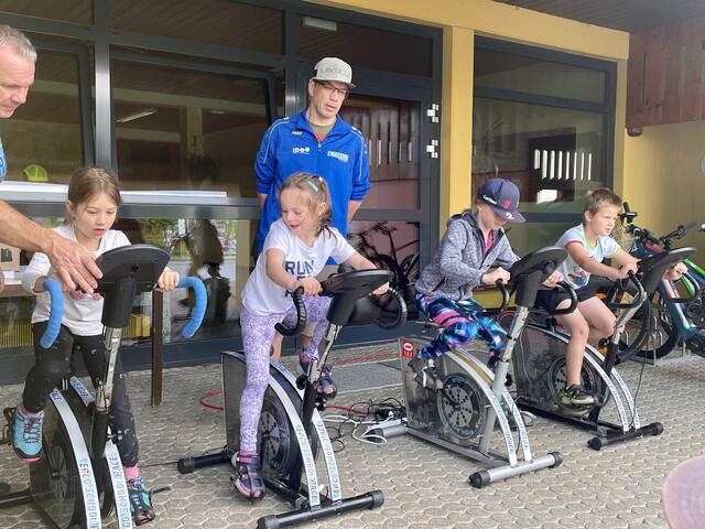 Die Schülerinnen und Schüler von Knoppen, Tauplitz und Bad Mitterndorf erlebten mit den zehn Sportvereinen und der Uniqa einen der bewegtesten Vormittage ihres Lebens und tauchten in viele Sportmöglichkeiten ein. | Foto: Nathalie Polz