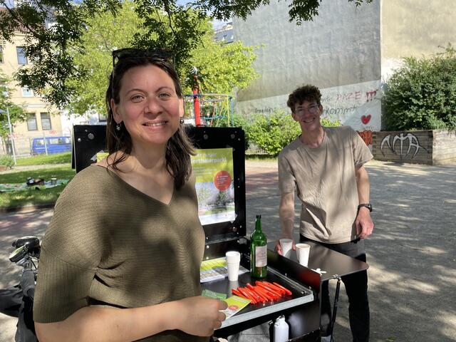 Bezirksvorsteher-Stellverterterin Barbara Marx und Dario Unterdorfer bei der Plan-Präsentation. | Foto: Pufler