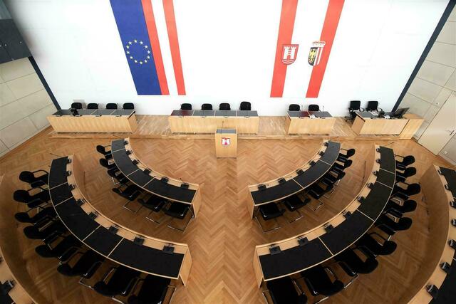 Mit den Stimmenthaltungen von SPÖ, ÖVP, FPÖ und den NEOS erhielt die vorgeschlagene Resolution der Grünen keine Mehrheit im Linzer Gemeinderat. | Foto: Stadt Linz