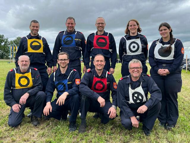 Die Gruppe "Waidhofen/Thaya" (Herbert Dallinger, Ferdinand Gudenus, Julia Herzog, Rudolf Inhofner, Otto Nehrer, Ing. Karl Prokupek, Gerald Schlüter-Polt, Natalie Schwab und Horst Winkler) trat in Bronze mit Alterspunkte (verschiedene Feuerwehren) an und konnte 440,00 Punkte erkämpfen. | Foto: FF Waidhofen/Thaya