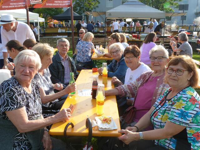 Die Besucher machten es sich bequem und genossen die zahlreichen Shows.