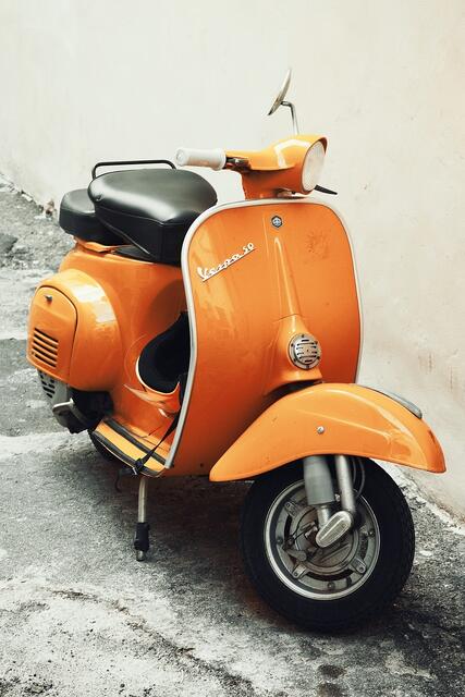 Am späten Donnerstagnachmittag stürzte ein 53-Jähriger mit seiner Vespa in Zell am See. (Symbolbild) | Foto: pixabay.com