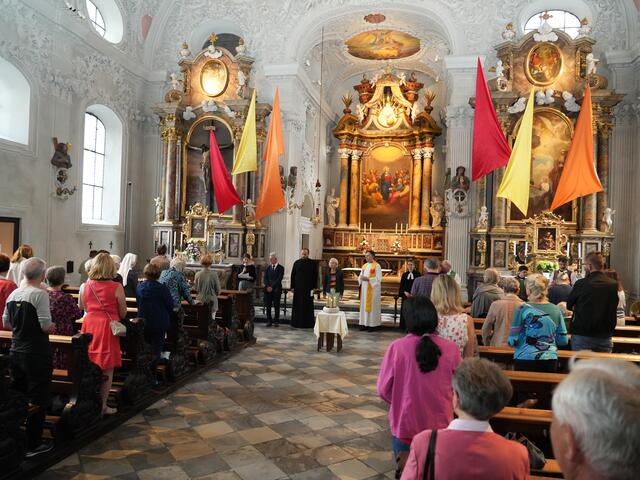 Den offiziellen Auftakt machte ein ökumenischer Gottesdienst mit Vertreterinnen und Vertretern verschiedener christlicher Kirchen in der Kirche im Herzen der Stadt – Spitalskirche Innsbruck. | Foto: dibk