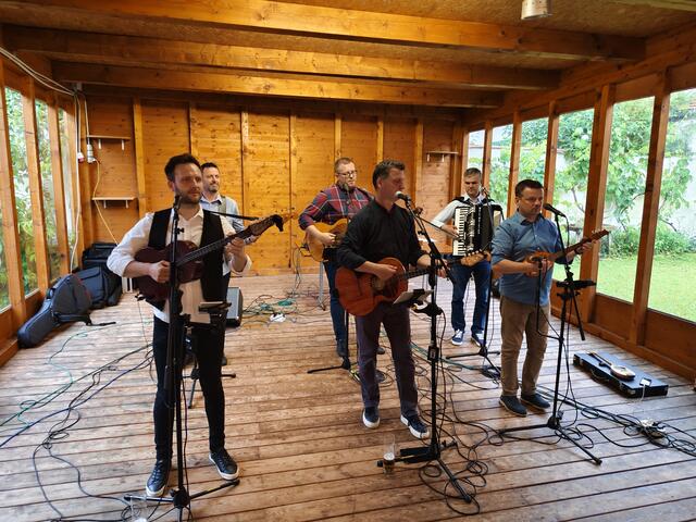 Live-Musik gab es von der "Tamburaški sastav Koprive"