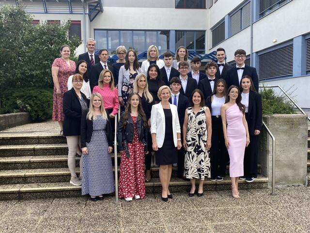 5BK:
BAUER Marc, BAUMGARTNER Nadine – nicht am Foto, EVIĆ Nikolina, FAYMANN Clemens – nicht am Foto, FISCHER Marcel, FRANT Vanessa, GRUBITS Lukas, HÖFER Christoph, LIPP Leonie
OPPENBERGER Alexander, PICHLER Jakob, PINTER MORINO Isabella, PODVORICA Olta, SCHREINER Mathias – nicht am Foto, STROBEL Christoph, SYLAJ Jennifer, VARGA Szonja
ProfessorInnen: 
Mag. Natalie Herold, Mag. Eva Kneisz, Mag. Gesa Buzanich, Mag. Kurt Supper, Mag. Jennifer Radnasich, Mag. Manfred Wiedenhofer, Mag. Henrietta Marinov-Klein, Mag. Beate Heinrich, Mag. Nicole Prandl, Mag. Christa Nestl, 
Dir. Mag. Sonja Hasler, KV Mag. Eva Tajmel

