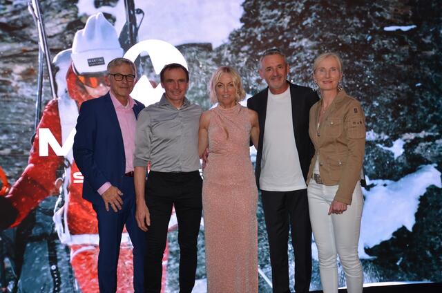 WKO Präsident Salzburg KR Peter Buchmüller, sportlicher Leiter Skibergsteigen ÖSV Georg Wörter, CEO Martini Sportswear Lisa Moser-Hornegger, HoS Martini Sportswear Ernst Sieberer, ÖSV-Präsidentin Roswitha Stadlober (v.li.). | Foto: Maria Astner-Meißnitzer