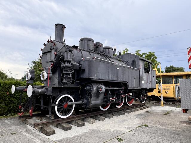 Die 123er aus dem Jahr 1925 zählte zur ersten Heißdampflokomotive bei der GySEV, der Raab-Oedenburg-Ebenfurth Eisenbahn AG, kurz Raaber-Bahn genannt. | Foto: Andrea Glatzer