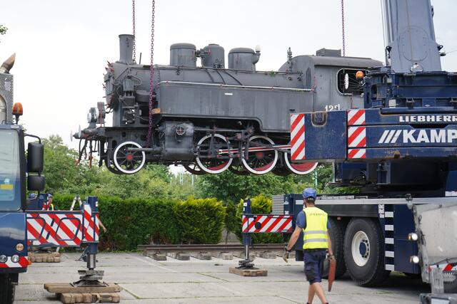 Die Firmen Kampel aus Bruck an der Leitha und INS Transporte aus Hornstein waren beauftragt | Foto: Andrea Glatzer