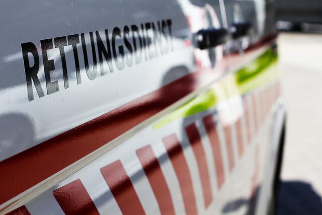 Der 36-Jährige wurde in das LKH. Leoben eingeliefert, wo er gegen 22 Uhr verstarb. | Foto: Rotes Kreuz/Hausegger