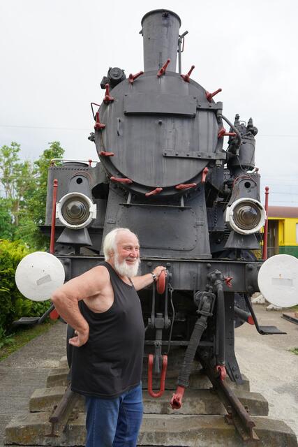 Josef Haubenwallner holte die Lok 123 zurück in ihre Heimat in den Seewinkel und steht im Dorfmuseum Mönchhof | Foto: Andrea Glatzer