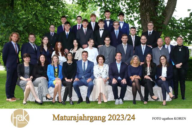 Die Maturantinnen und Maturanten mit dem Lehrkörper der HAK Voitsberg | Foto: FOTO KOREN