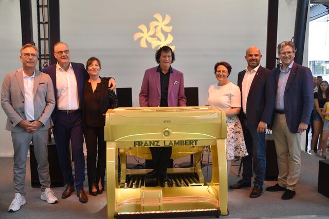Gelungene Eröffnung: Frank Schäfer, Ron und Barbara Wagner, Franz Lambert, WK-Regionalstellenobfrau Tanja Stöckl, Bgm. Joachim Raser, WK-Regionalstellenleiter Christoph Winkler | Foto: Michael Strini