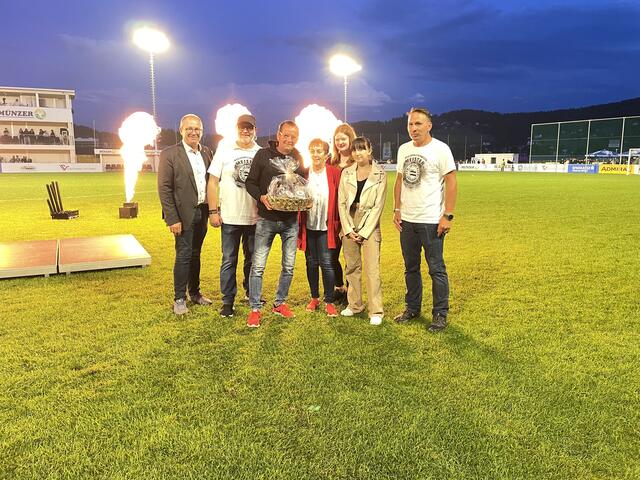 Ein großer Dank gebührt der Nachbarfamilie, welche die Umbauarbeiten im Stadion geduldig ertrug. | Foto: Almer