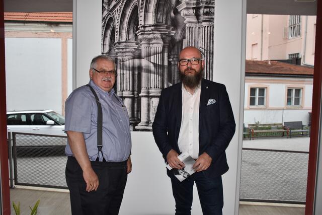Zuerst Kunstgenuss, dann eine kleine Zigarre im Vorhof: Baumeister Johannes Dinhobl und Zigarren-Aficionado Johann Gallèe. | Foto: Zezula