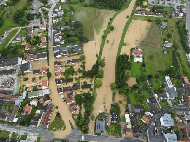 Bildaufnahmen aus Stegersbach zeigen die Auswirkungen der starken Regenfälle.  | Foto: FF Stegersbach