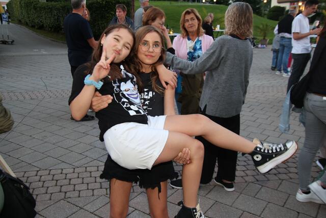 Viel Spaß hatten beim Sommerfest in Oberndorf Natalie und Laila.
