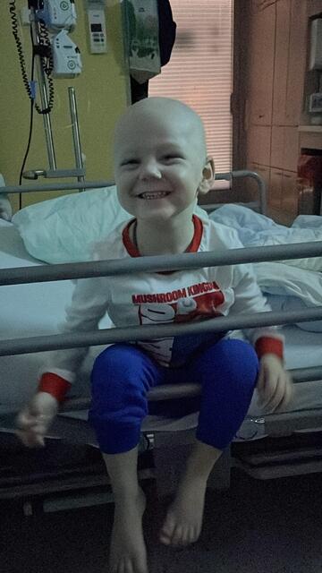 Das Lachen hat der kleine Kerl trotz seiner Krankheit nicht verlernt.  | Foto: Privat