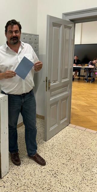 Stefan Steinbichler gibt seine Stimme ab. | Foto: Steinbichler