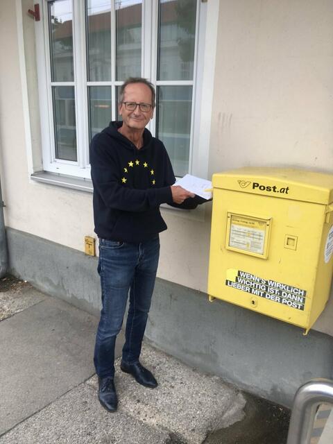 NEOS-Abgeordnete Helmut Hofer-Gruber hat per Briefwahl gewählt, weil er heute in der Gemeindewahlbehörde Dienst macht. | Foto: NEOS