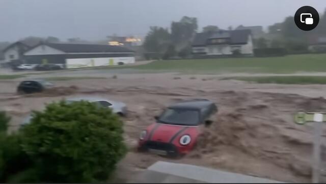 Dramatische Momentaufnahme aus Wiesfleck und Gemeindewarnung an die Bevölkerung: "BLEIBEN SIE ZUHAUSE!" | Foto: Sascha Schranz 