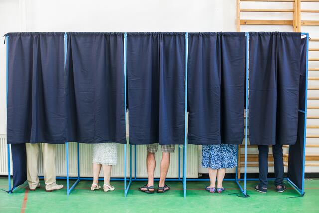 Eine Umfrage zum Wahlverhalten der Österreicherinnen und Österreicher zeigt: Männer haben häufiger FPÖ und NEOS gewählt, Frauen hingegen öfter Grüne und SPÖ.  | Foto: bizoon/panthermedia.net