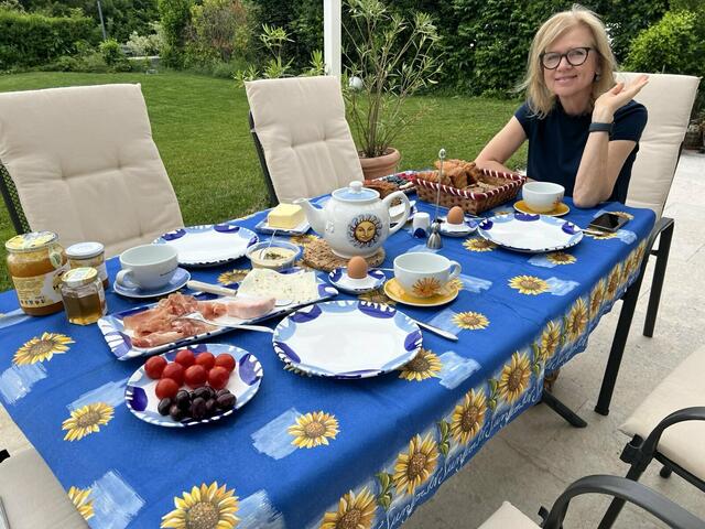 NEOS Landtagsabgeordnete Edith Kollermann beim "Europa-Frühstück". Jetzt ist sie bereits im Einsatz in ihrer Heimatgemeine Breitenfurt | Foto: NEOS