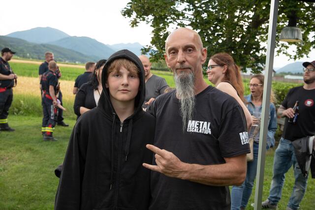 Metal Escalation Festival-Veranstalter Karl "Zapa" Bauer mit Sohn Maximilian.