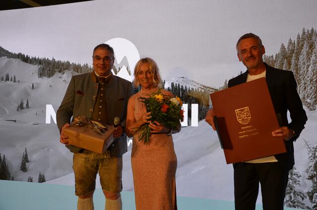  Annabergs Bgm. Martin Promok, CEO Martini Sportswear Lisa Moser-Hornegger und HoS Martini Sportswear Ernst Sieberer (v.li.). | Foto: Maria Astner-Meißnitzer