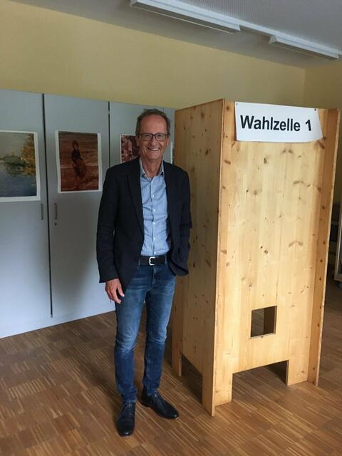 Auch bei NEOS-Abgeordneten Helmut Hofer-Gruber läutet der Wecker heute früh. Auch er ist Teil der Gemeindewahlbehörde in seiner Heimatgemeinde Baden.

 

 | Foto: NEOS