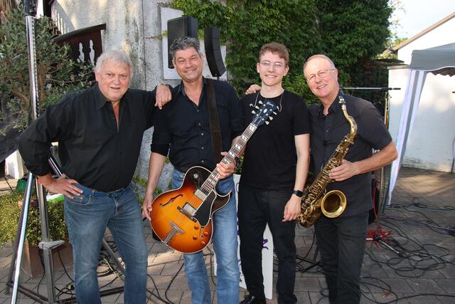 Edgar Pelz (l. ) und seine Combo unterhielten die Gäste.