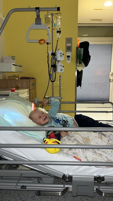 Der schlimmste Moment für Schwester Lea war, als ihr Bruder seine Haare verloren hat. | Foto: Privat