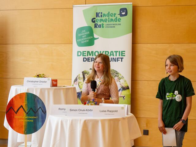 Die Kinderbürgermeisterinnen Romy Knauß (Schladming) und Luisa Rappold (St. Margarethen bei Knittelfeld)
 | Foto: Elena Königshofer